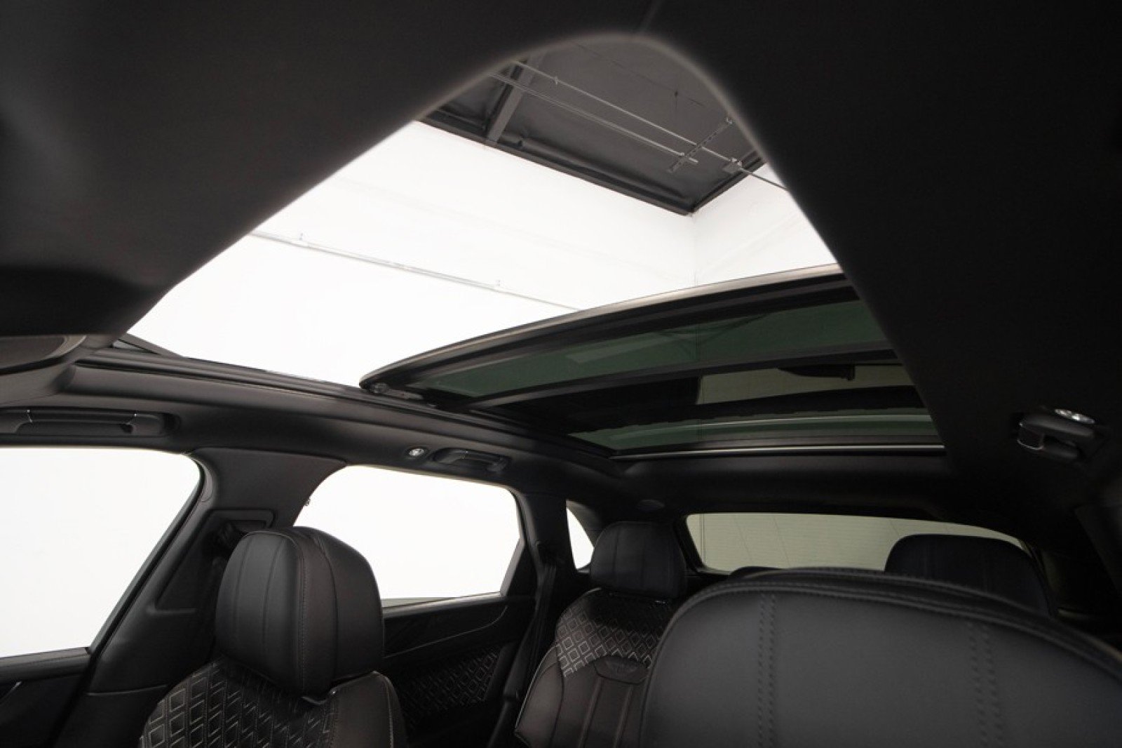 Used 2023 Bentley Bentayga Speed image 44