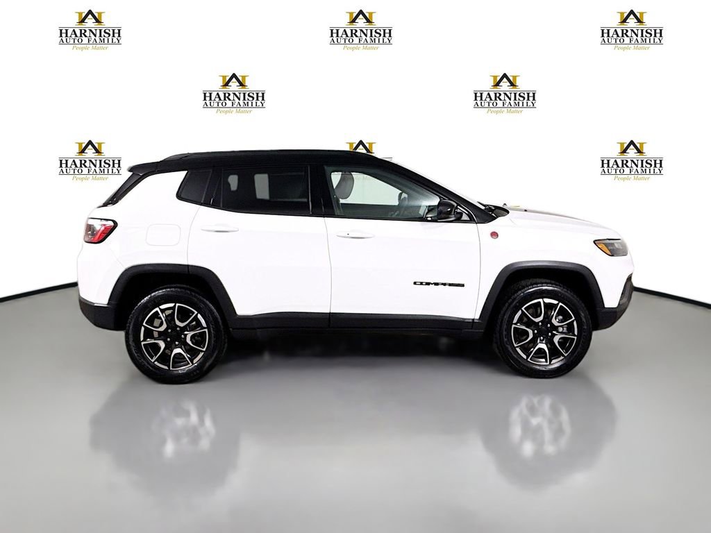Used 2024 Jeep Compass Trailhawk AWD/4WD image 8