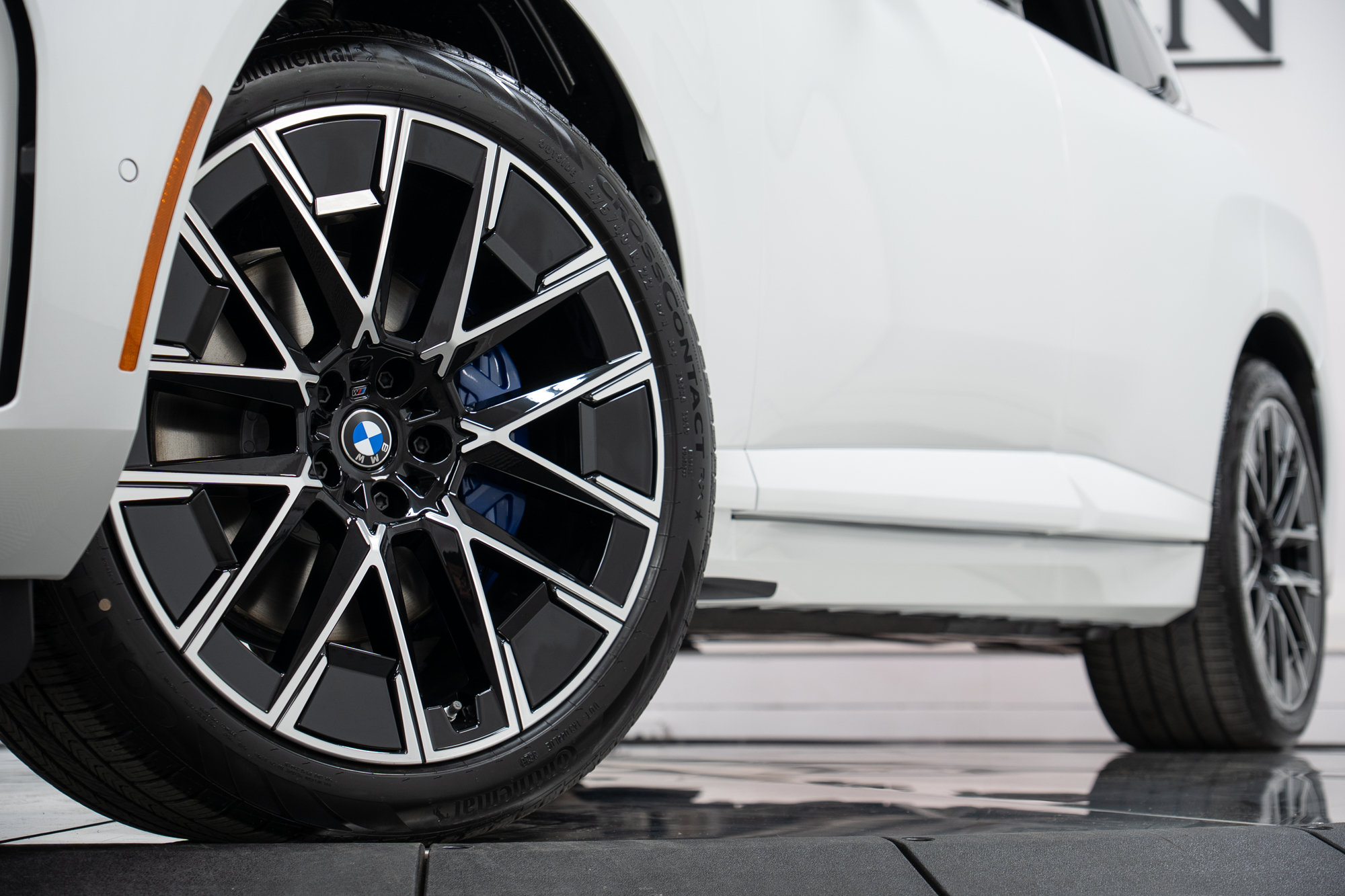 New 2027 BMW X5 xDrive40i w/ M Sport Professional Package AWD/4WD image 37