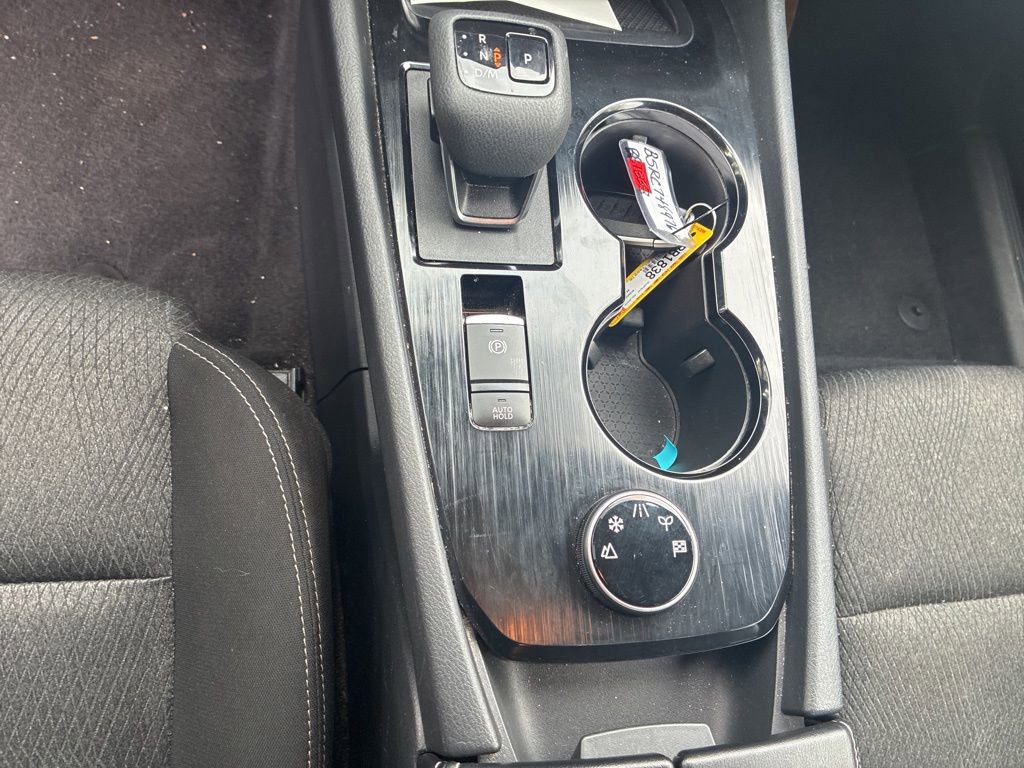 Used 2024 Nissan Rogue SV AWD/4WD image 3