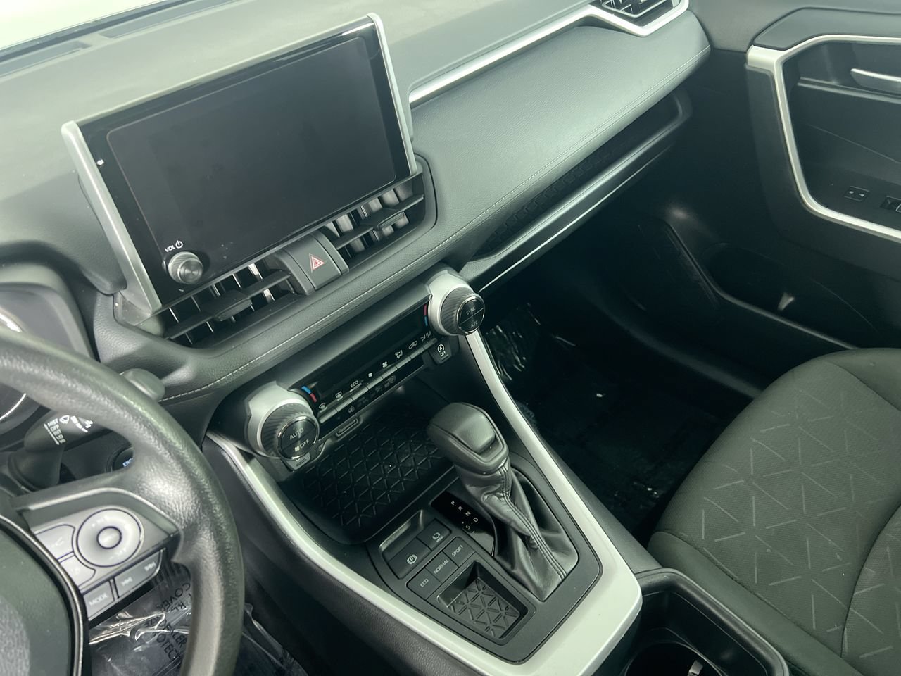 Used 2024 Toyota RAV4 XLE FWD image 18