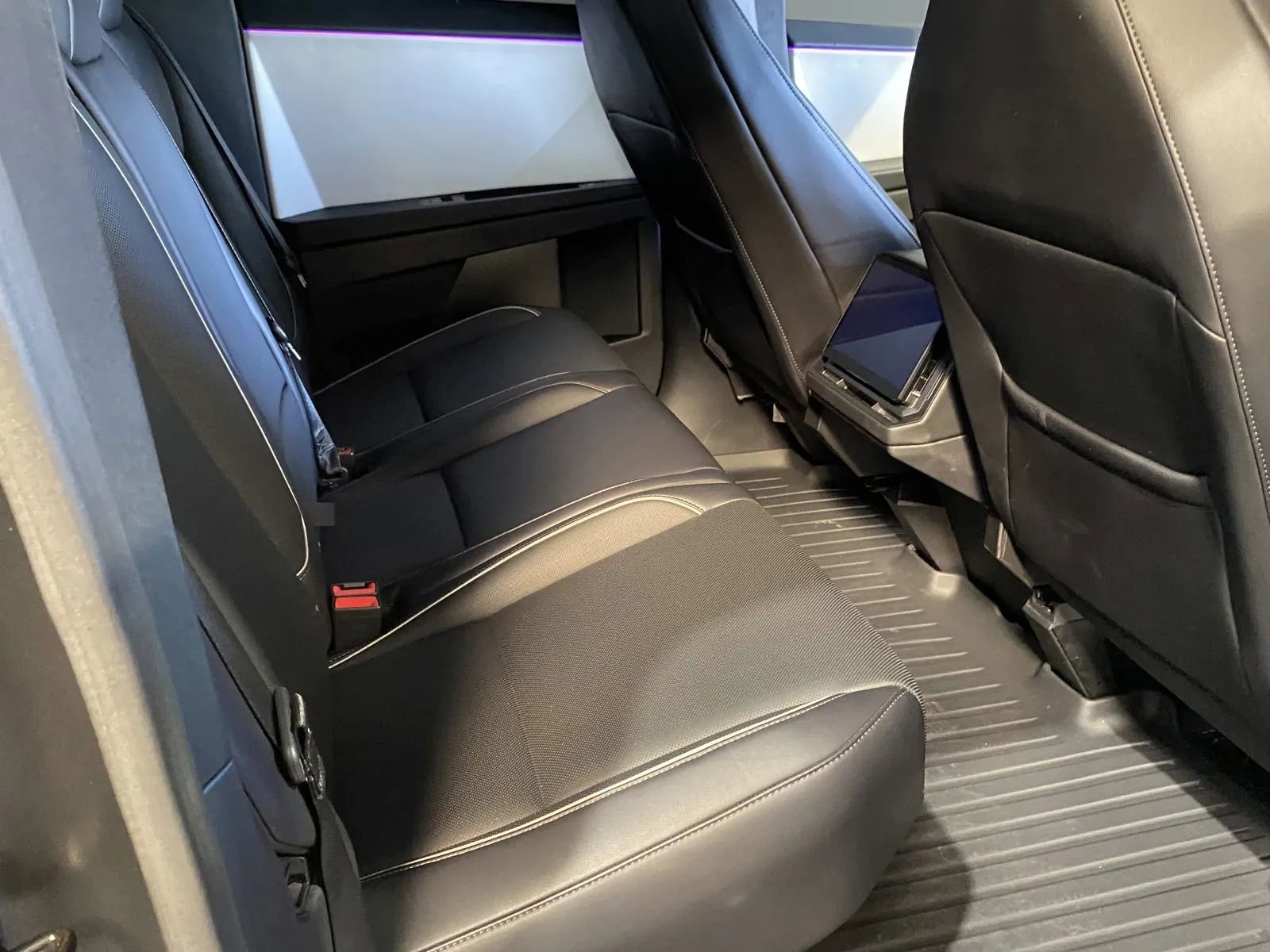 Used 2024 Tesla Cybertruck AWD Crew Cab image 7