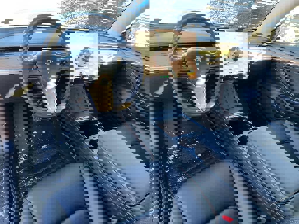 Used 2023 Tesla Model 3 Standard Range image 19