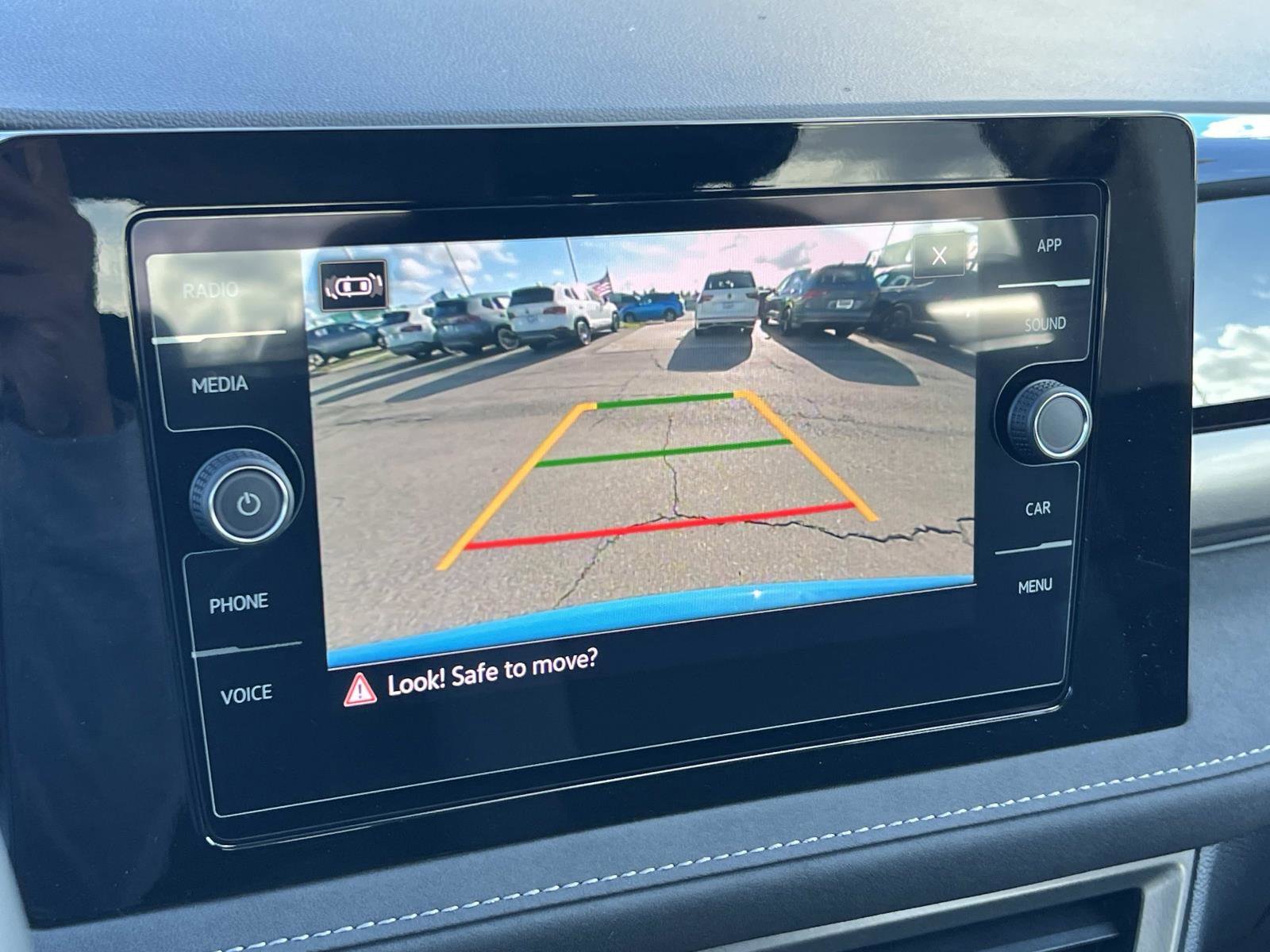 New 2026 Volkswagen Taos SE image 14