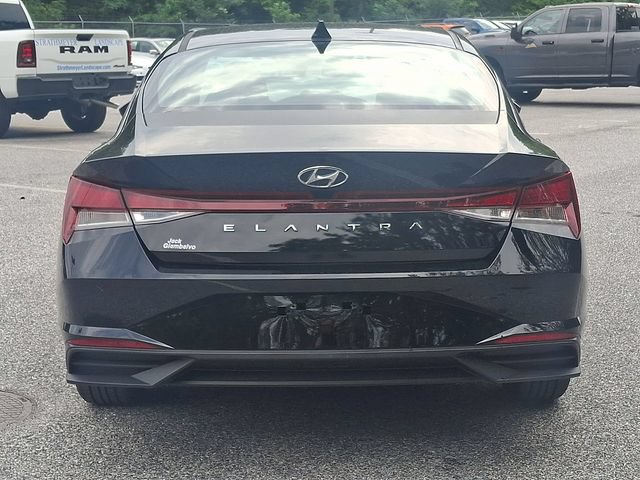 Used 2022 Hyundai Elantra SEL w/ Cargo Package FWD image 3