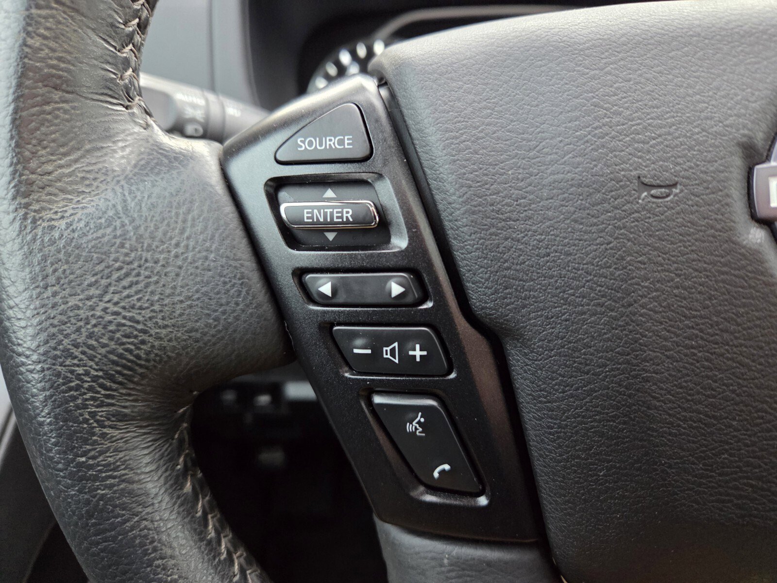 Used 2022 Nissan Frontier SV w/ SV Premium Package image 32