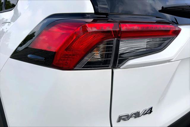 Certified 2025 Toyota RAV4 LE AWD/4WD image 28