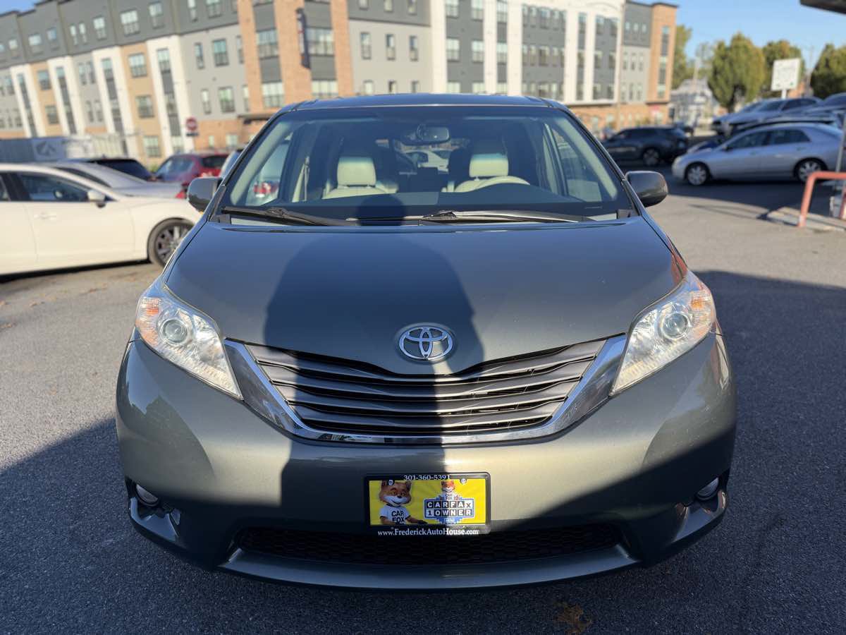 Used 2014 Toyota Sienna XLE w/ Entertainment Package AWD/4WD image 2