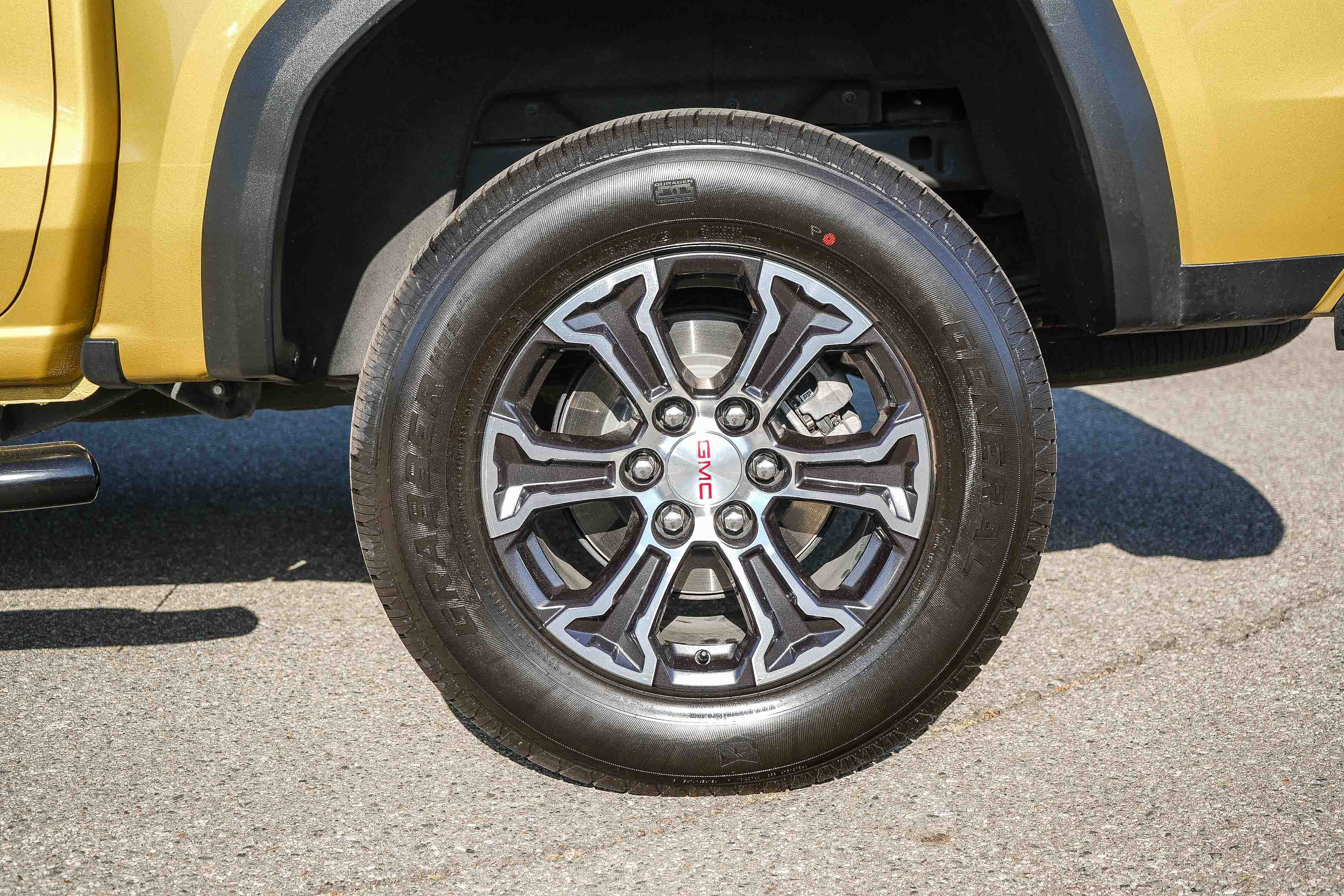 Used 2023 GMC Canyon AT4 w/ AT4 Premium Package AWD/4WD image 10