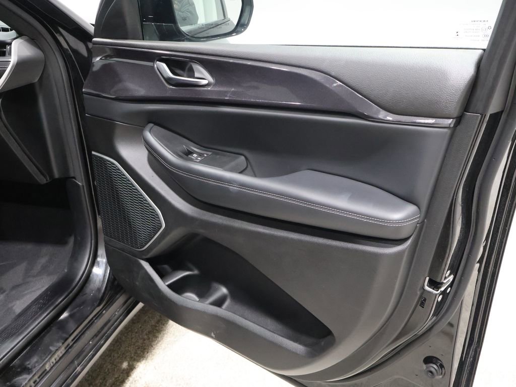 Used 2021 Jeep Grand Cherokee L Laredo image 27