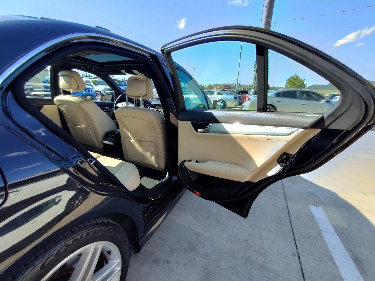 Used 2010 Mercedes-Benz C 300 Sedan image 28