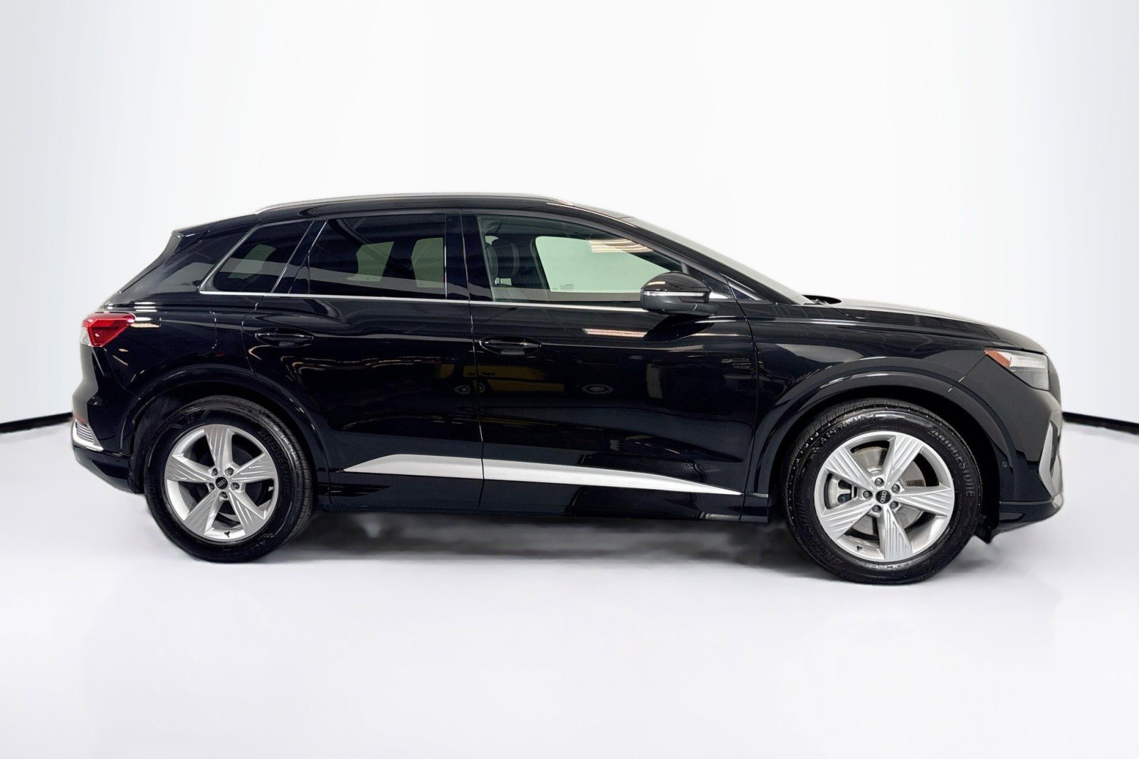 Used 2026 Audi Q4 e-tron Premium Plus w/ Premium Plus AWD/4WD image 4
