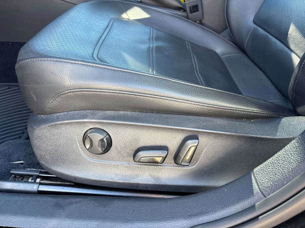 Used 2014 Volkswagen Passat Wolfsburg Edition image 26