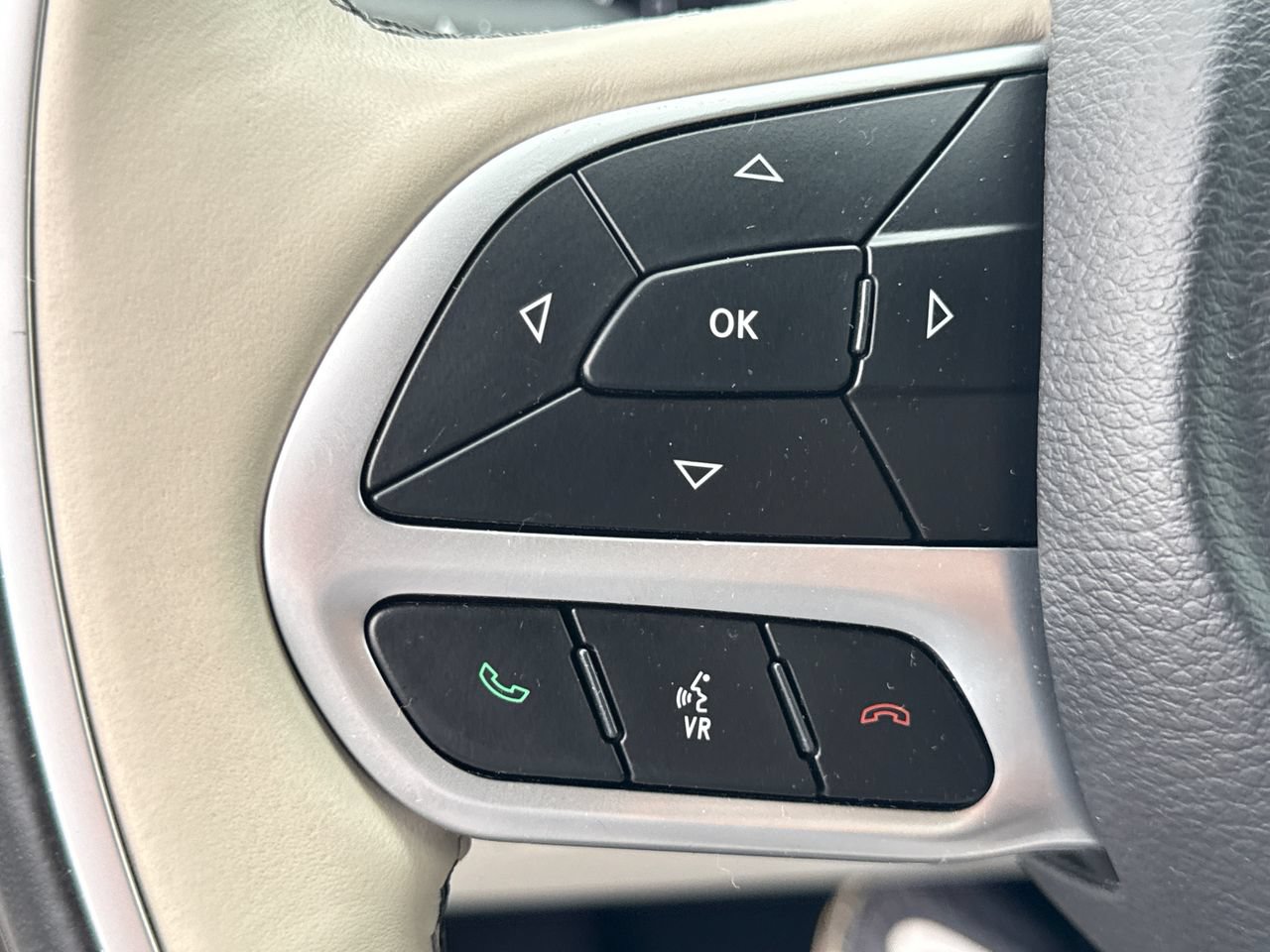 Used 2018 Chrysler Pacifica Limited FWD image 29