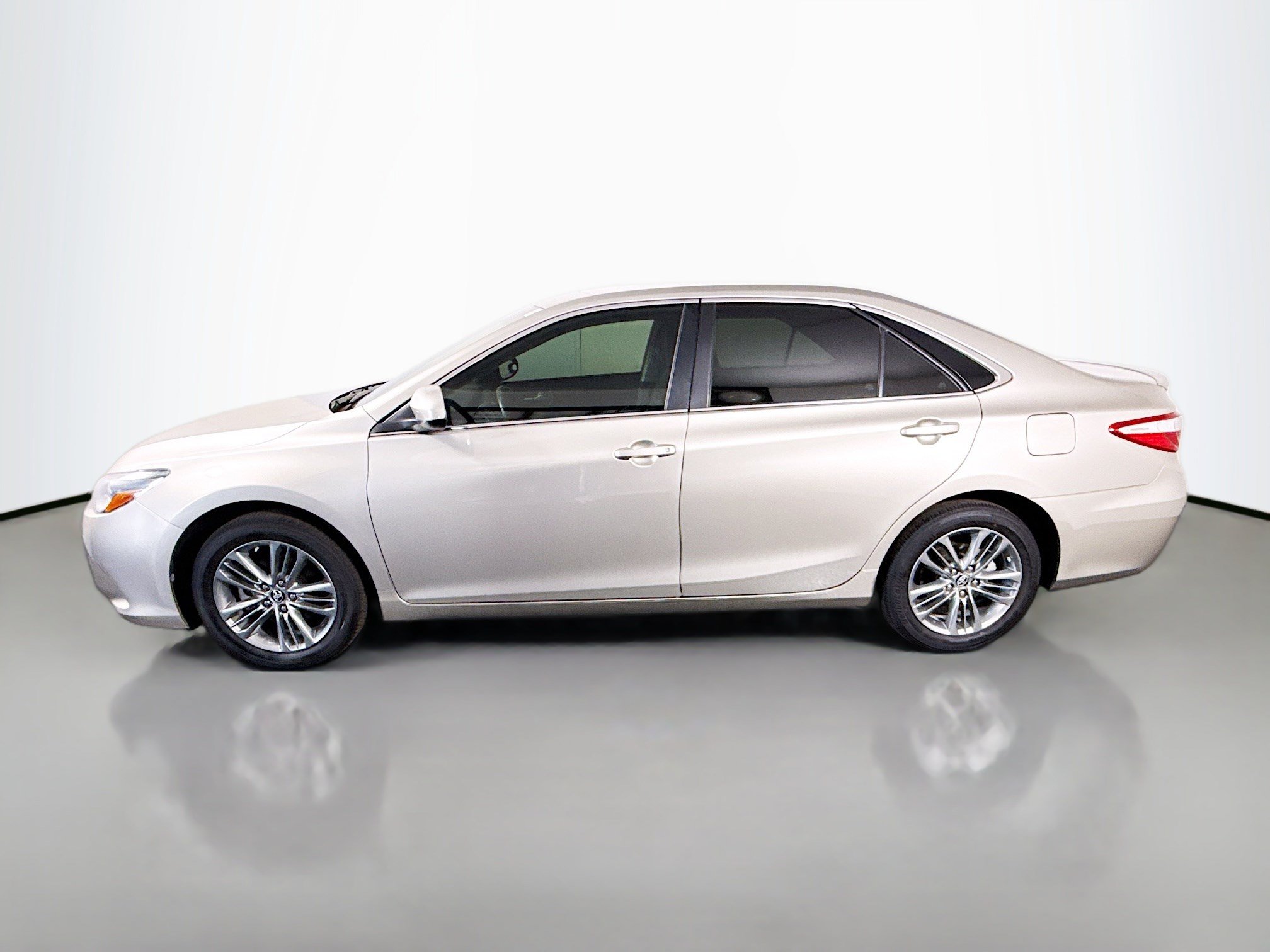 Used 2017 Toyota Camry SE FWD image 6