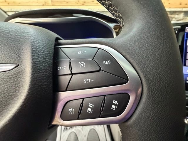 Used 2022 Chrysler Pacifica Limited FWD image 24