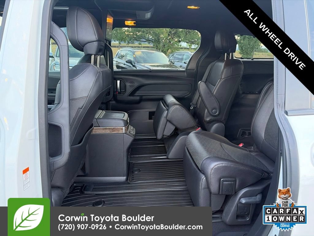 Used 2025 Toyota Sienna Platinum AWD/4WD image 24