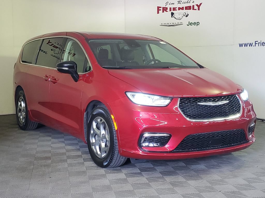 Used 2024 Chrysler Pacifica Limited FWD image 2