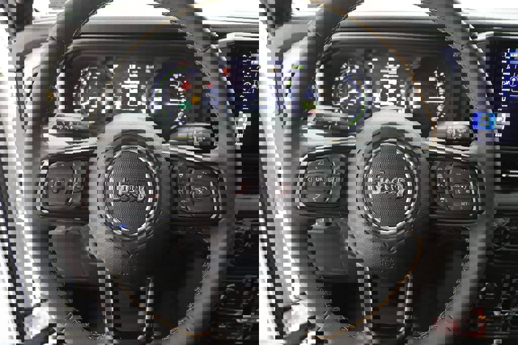 Used 2024 Jeep Wrangler Unlimited image 18