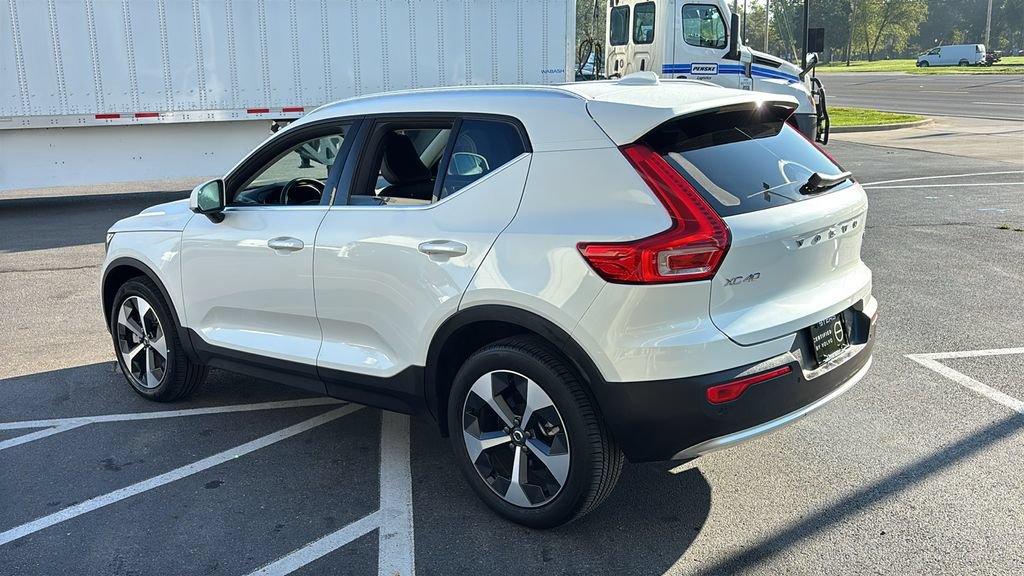 Certified 2025 Volvo XC40 B5 Core w/ Climate Package AWD/4WD image 3