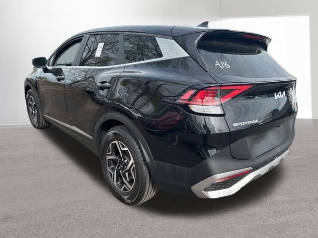 Used 2023 Kia Sportage LX image 3