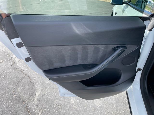 Used 2022 Tesla Model Y Performance AWD/4WD image 14
