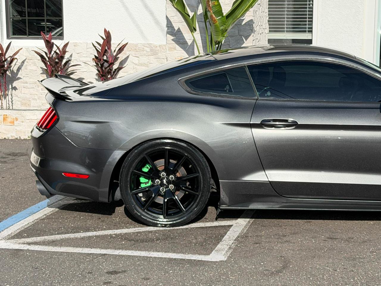 Used 2017 Ford Mustang GT w/ Black Accent Package RWD image 17