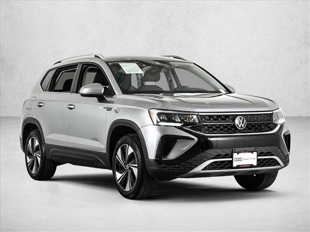 Used 2024 Volkswagen Taos SE image 3