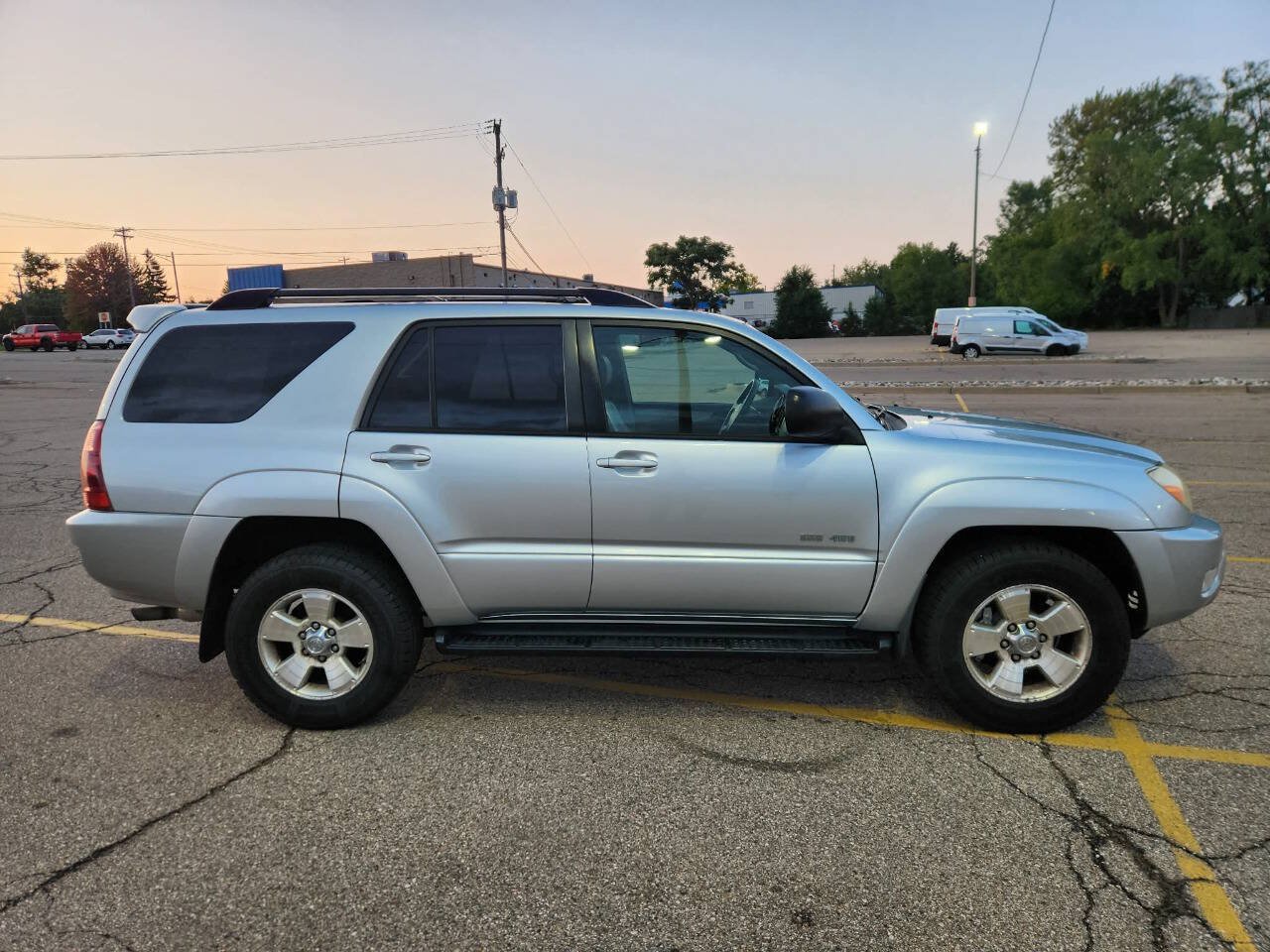 Used 2005 Toyota 4Runner SR5 AWD/4WD image 3