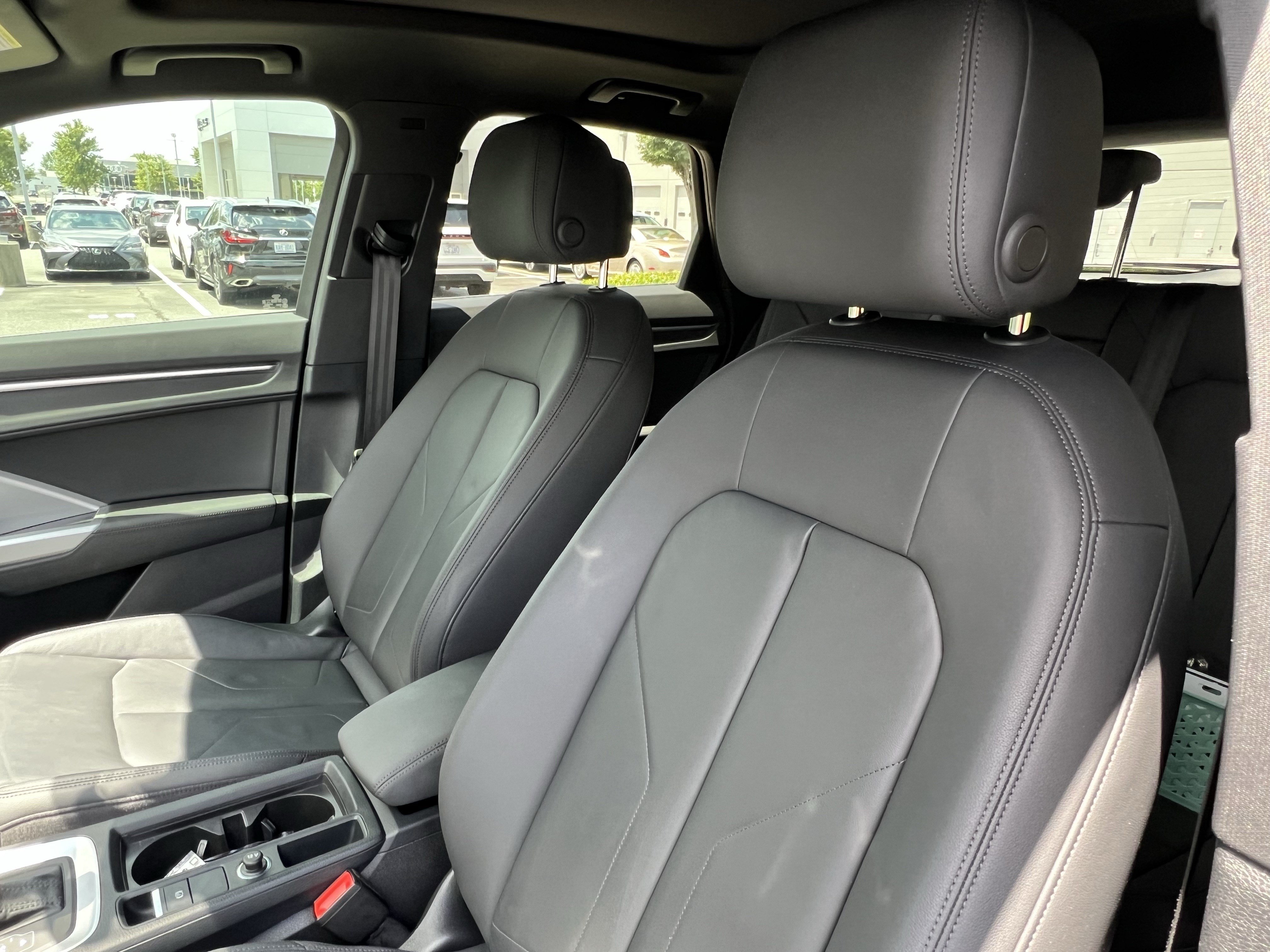 Used 2020 Audi Q3 2.0T Premium w/ Convenience Package AWD/4WD image 16