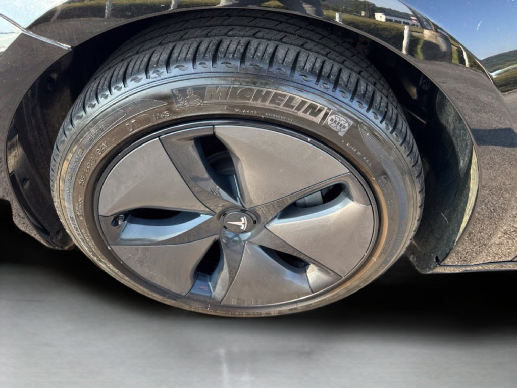 Used 2018 Tesla Model 3 Long Range RWD image 31
