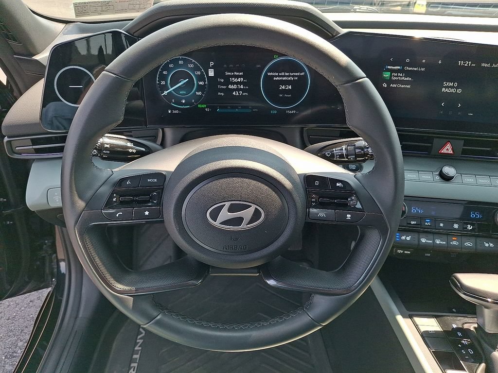 Used 2025 Hyundai Elantra Limited FWD image 15