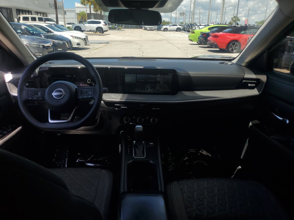 Certified 2025 Nissan Kicks SV FWD image 19
