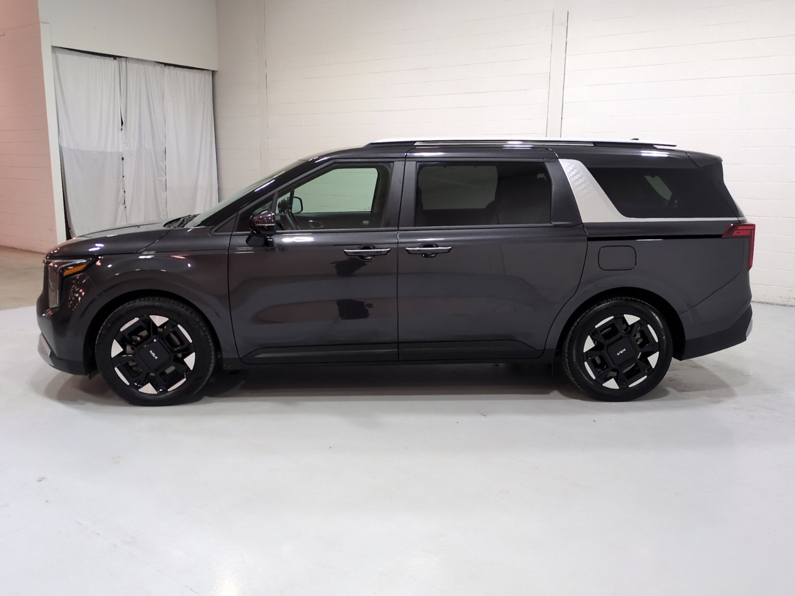 Certified 2025 Kia Carnival EX FWD image 7