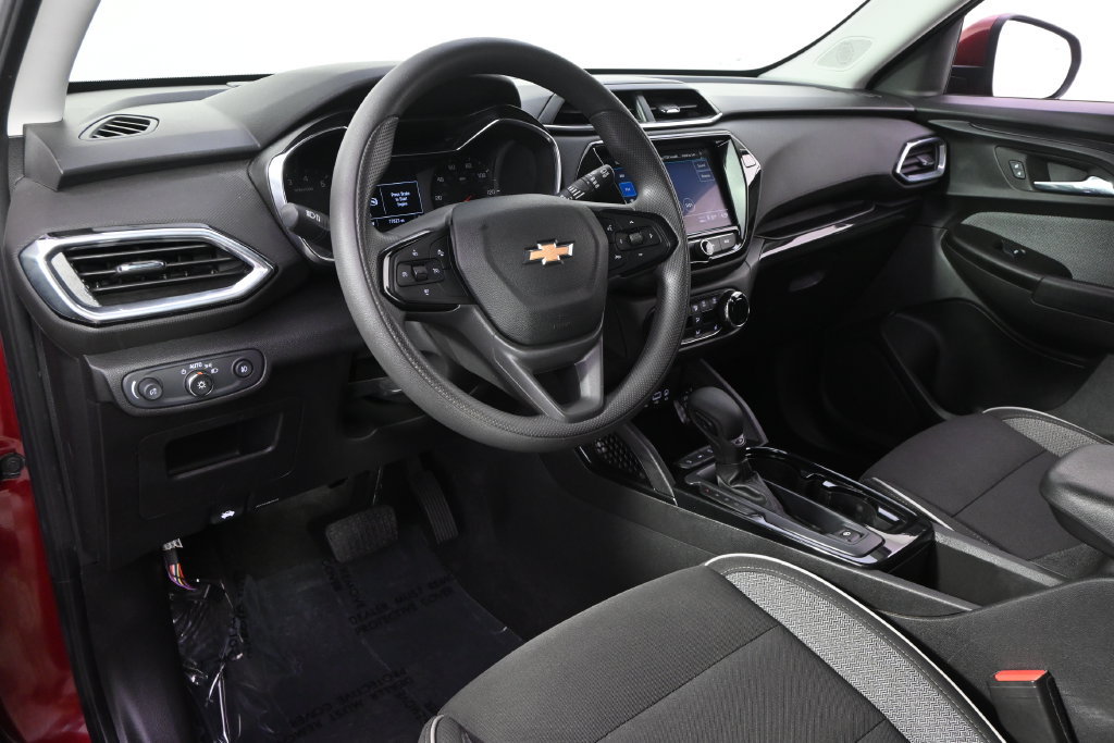 Used 2022 Chevrolet TrailBlazer LT w/ LPO, Blackout Package AWD/4WD image 11