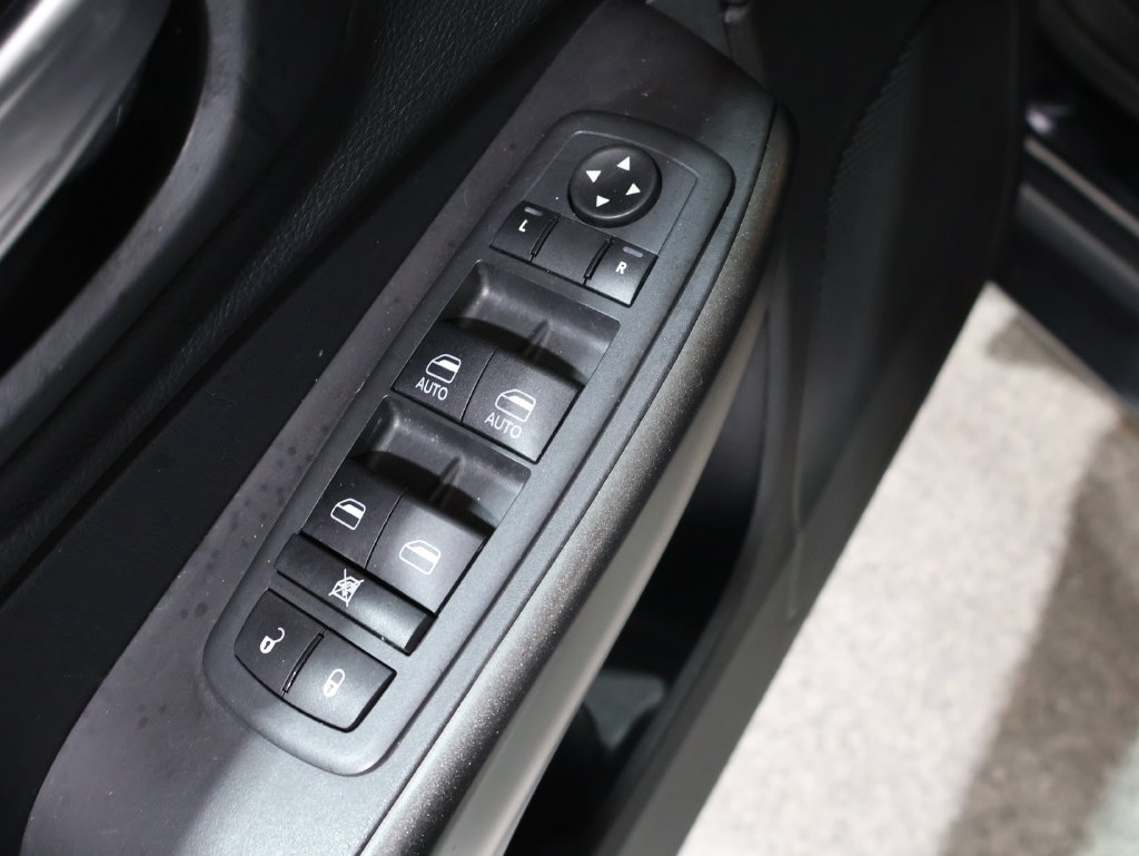 Used 2021 Jeep Cherokee Trailhawk AWD/4WD image 13