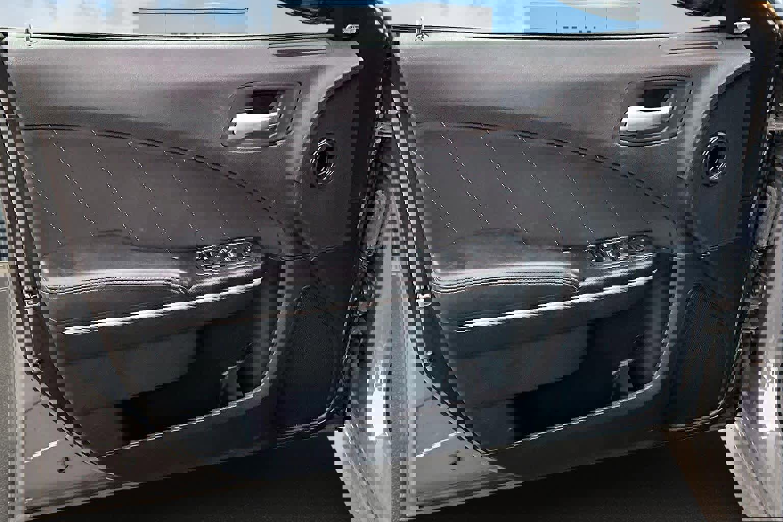 Used 2023 Dodge Charger R/T w/ Technology Group image 28