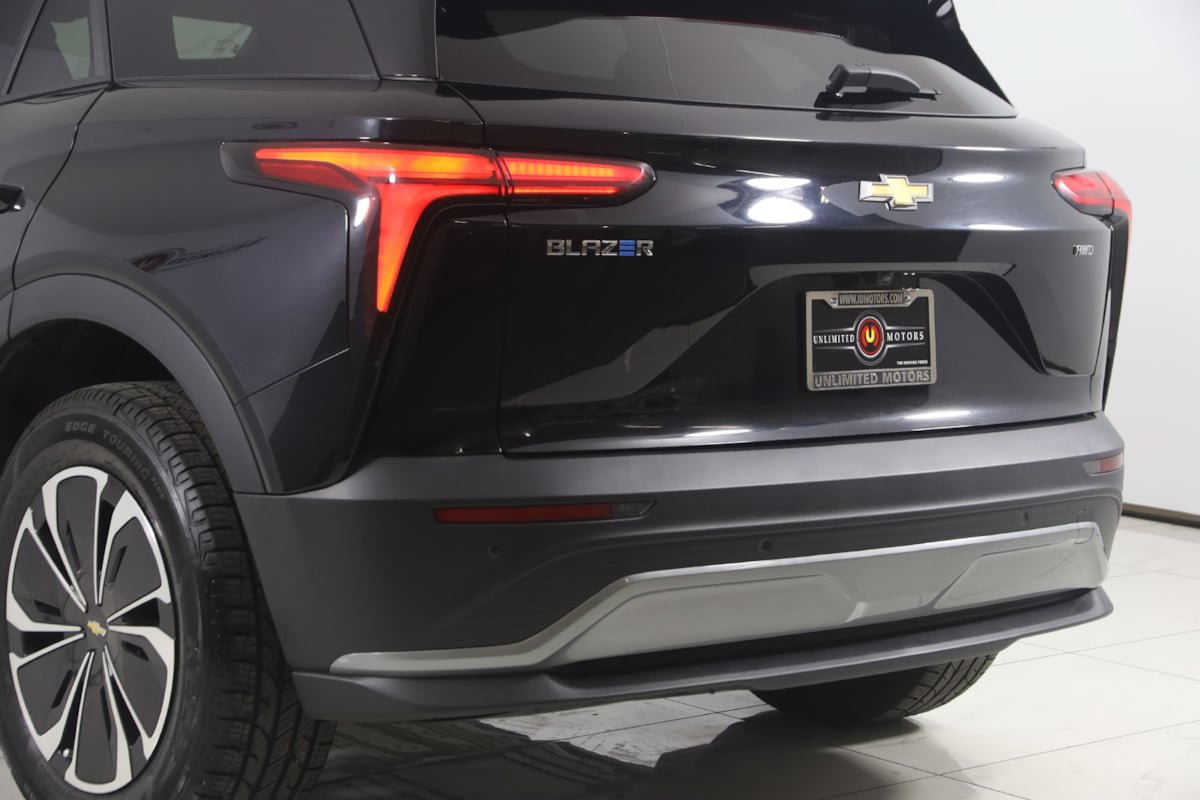 Used 2024 Chevrolet Blazer EV LT AWD/4WD image 20
