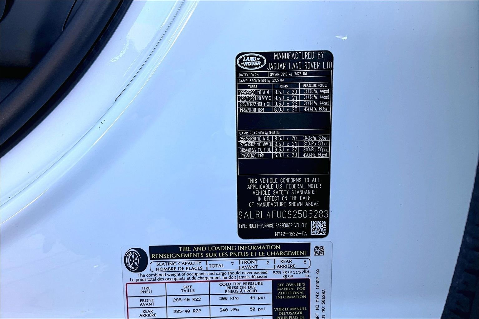 Used 2025 Land Rover Discovery Dynamic SE image 35