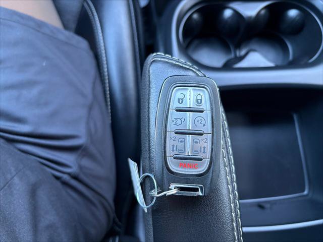 Certified 2025 Chrysler Pacifica Select AWD/4WD image 28