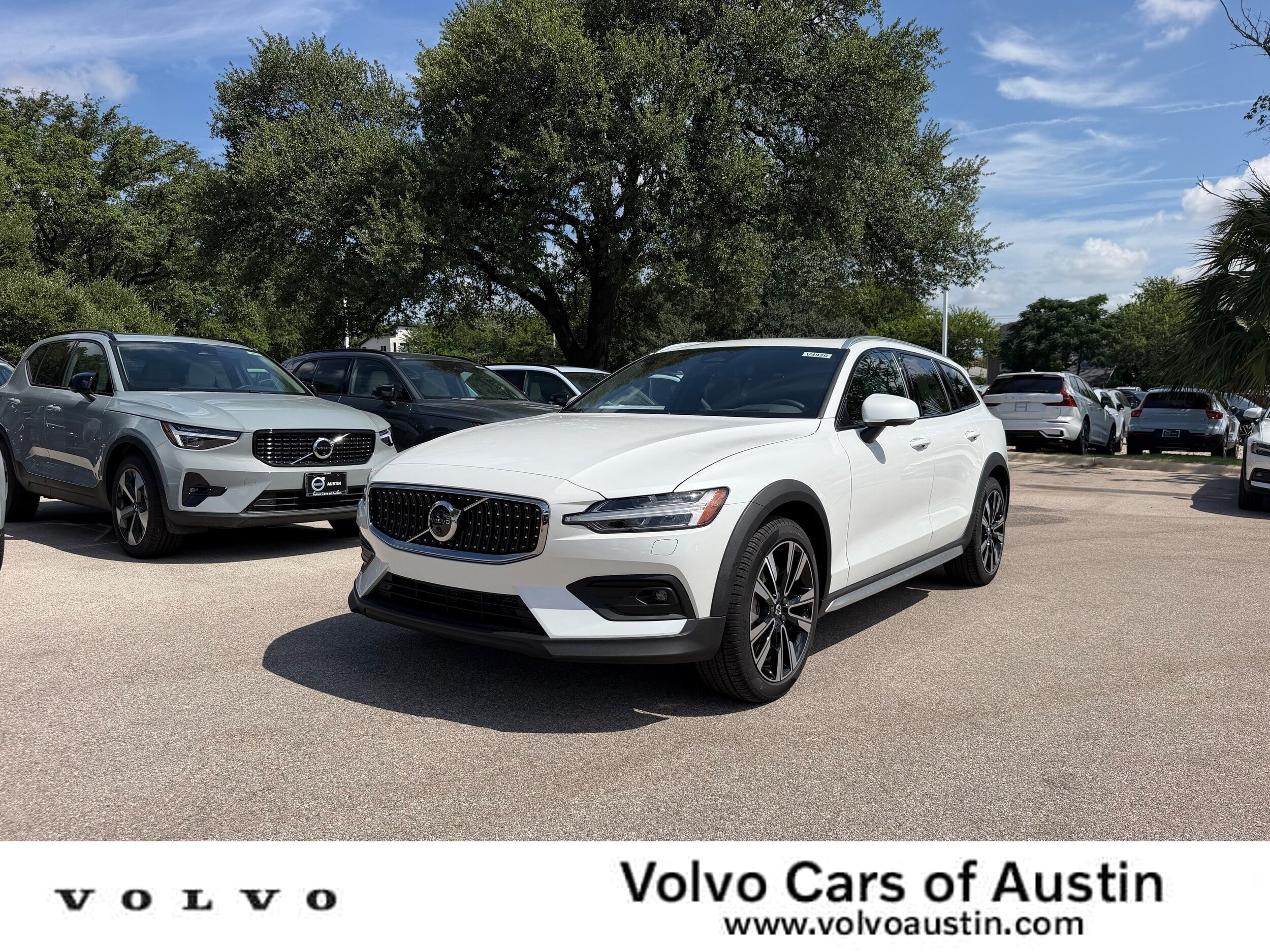 New 2026 Volvo V60 B5 Cross Country Ultra w/ Climate Package AWD/4WD image 1