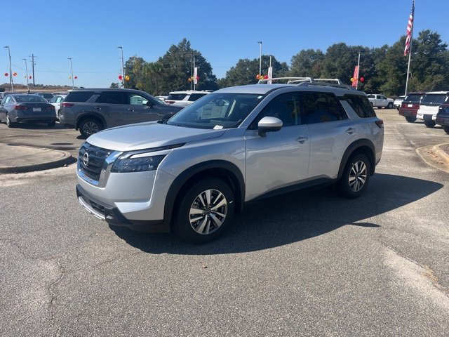 New 2025 Nissan Pathfinder SL image 3