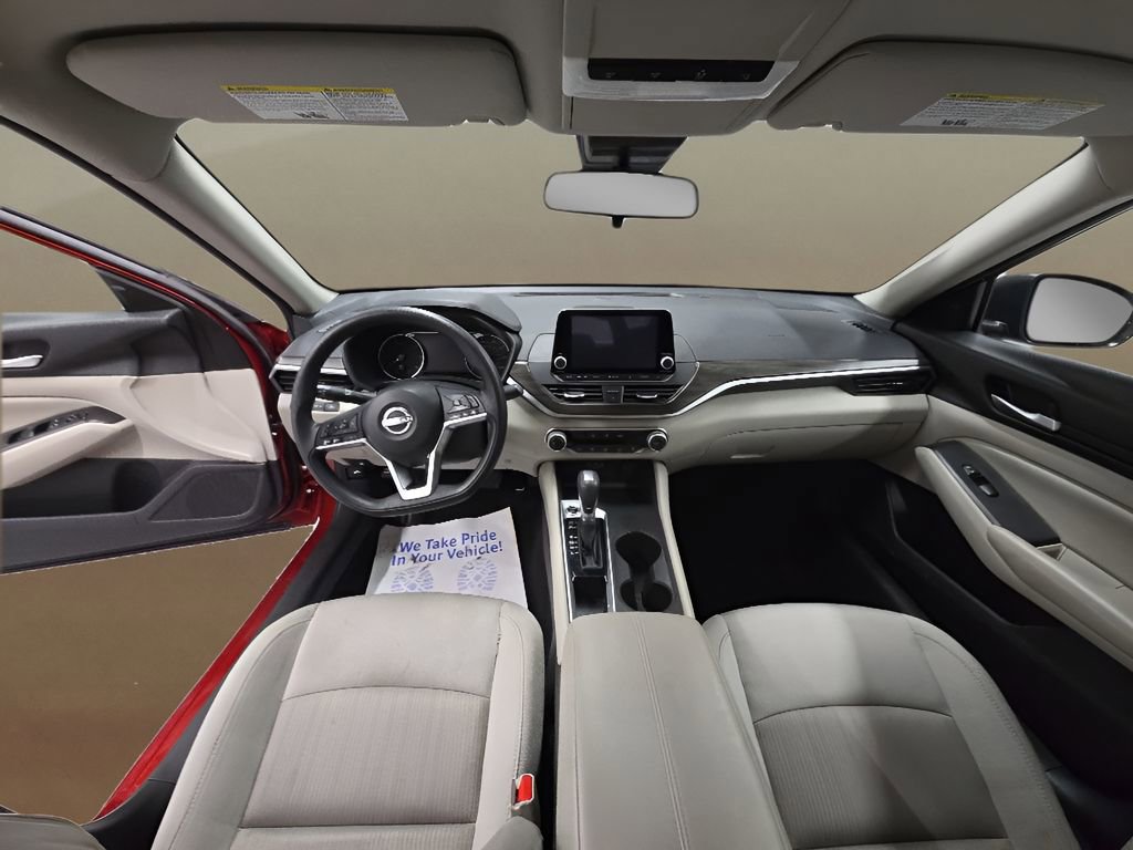 Used 2025 Nissan Altima 2.5 SV FWD image 21