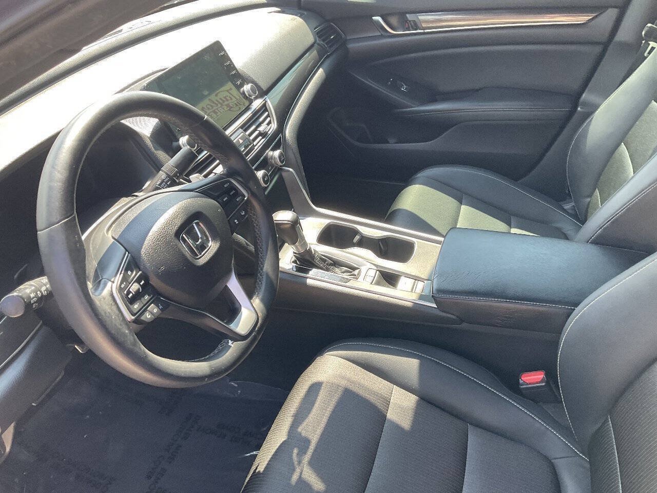 Used 2018 Honda Accord Sport image 11