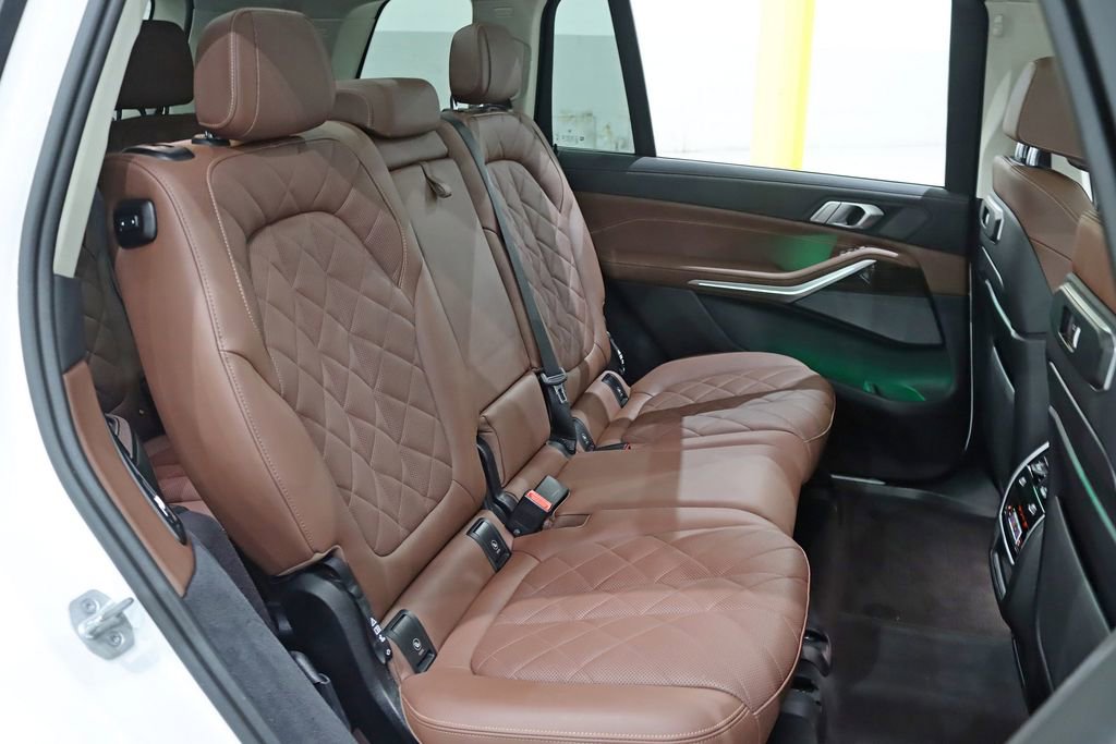 Used 2024 BMW X7 xDrive40i image 32