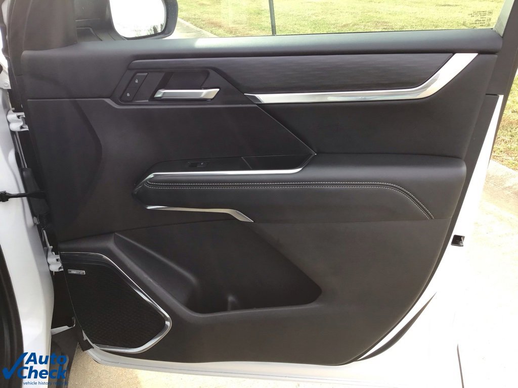 Used 2025 GMC Acadia Elevation image 23