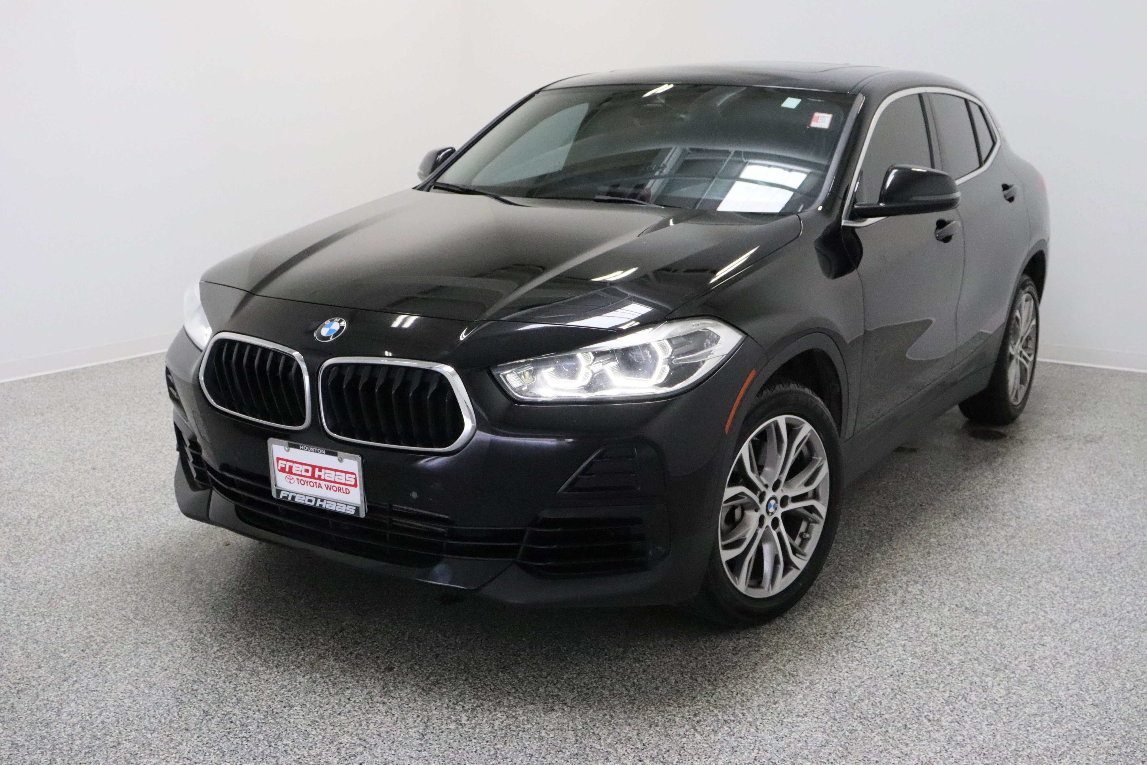 Used 2022 BMW X2 xDrive28i w/ Convenience Package AWD/4WD image 2