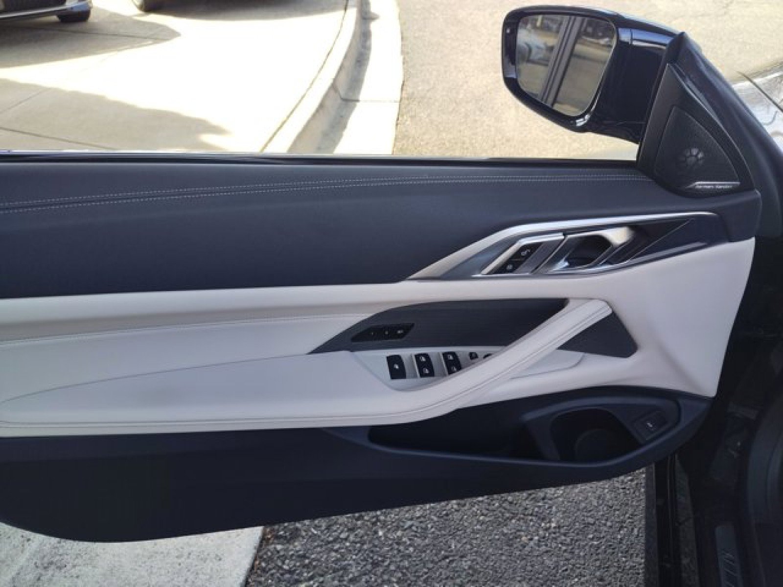 Used 2024 BMW M440i Convertible w/ Premium Package image 22