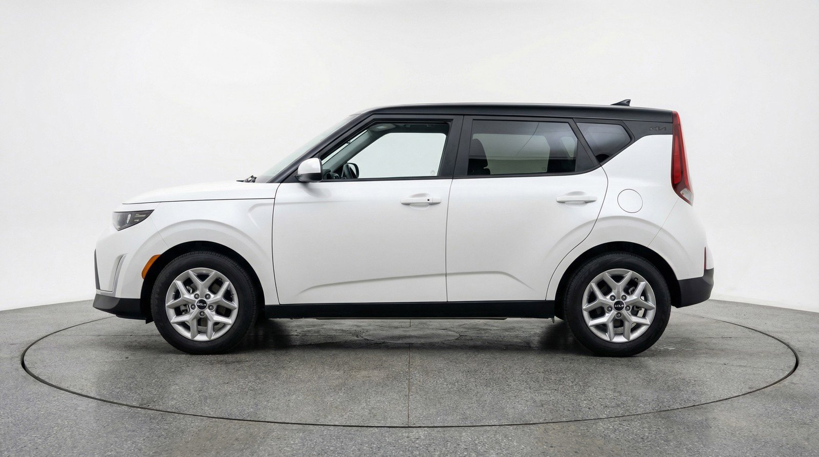 Used 2025 Kia Soul LX w/ LX Technology Package image 5