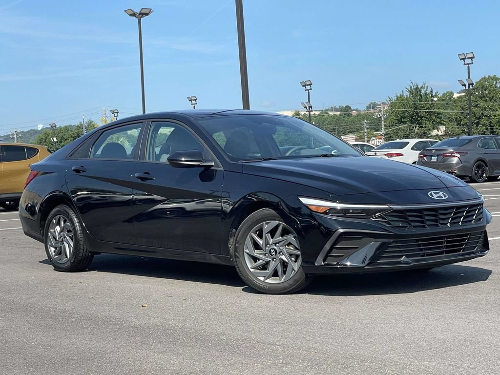 Certified 2024 Hyundai Elantra SEL FWD image 1